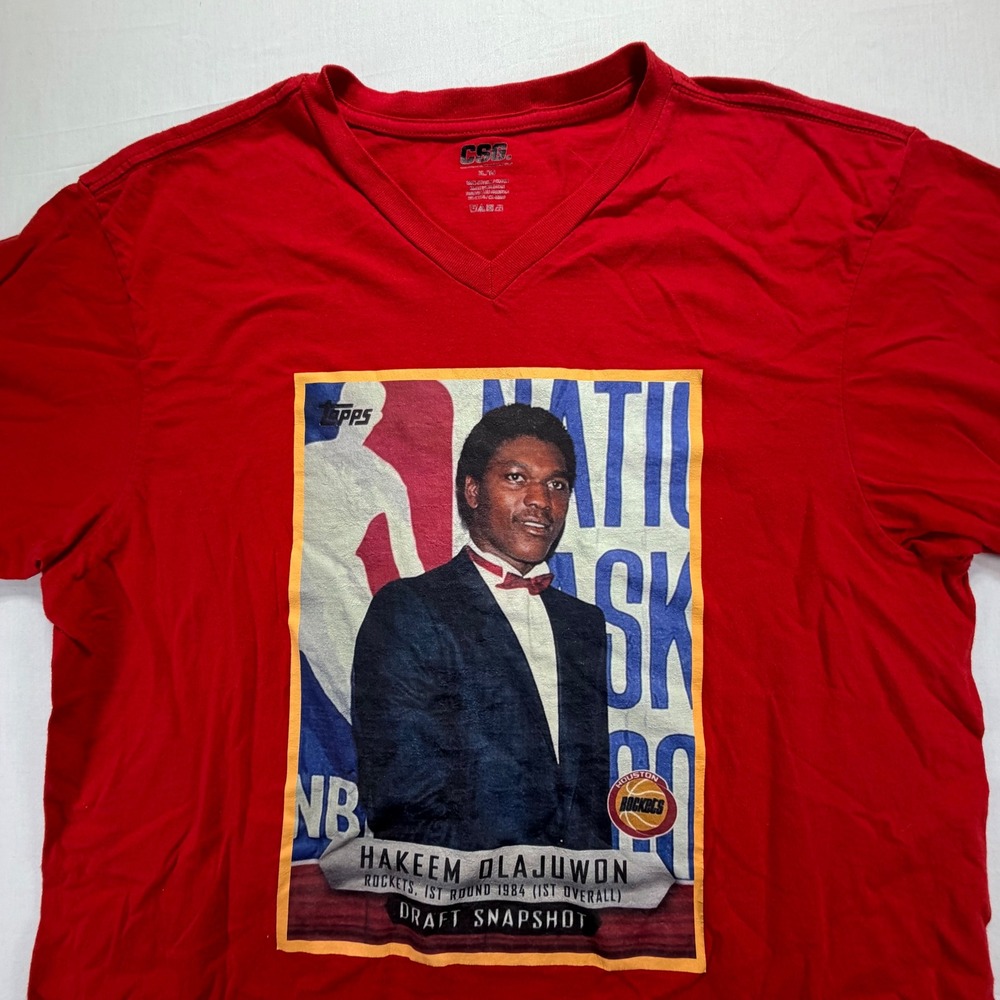 CSG Mens Hakeem Olajuwon Houston Rockets Draft Snapshot Red V‎ Neck T Shirt XL